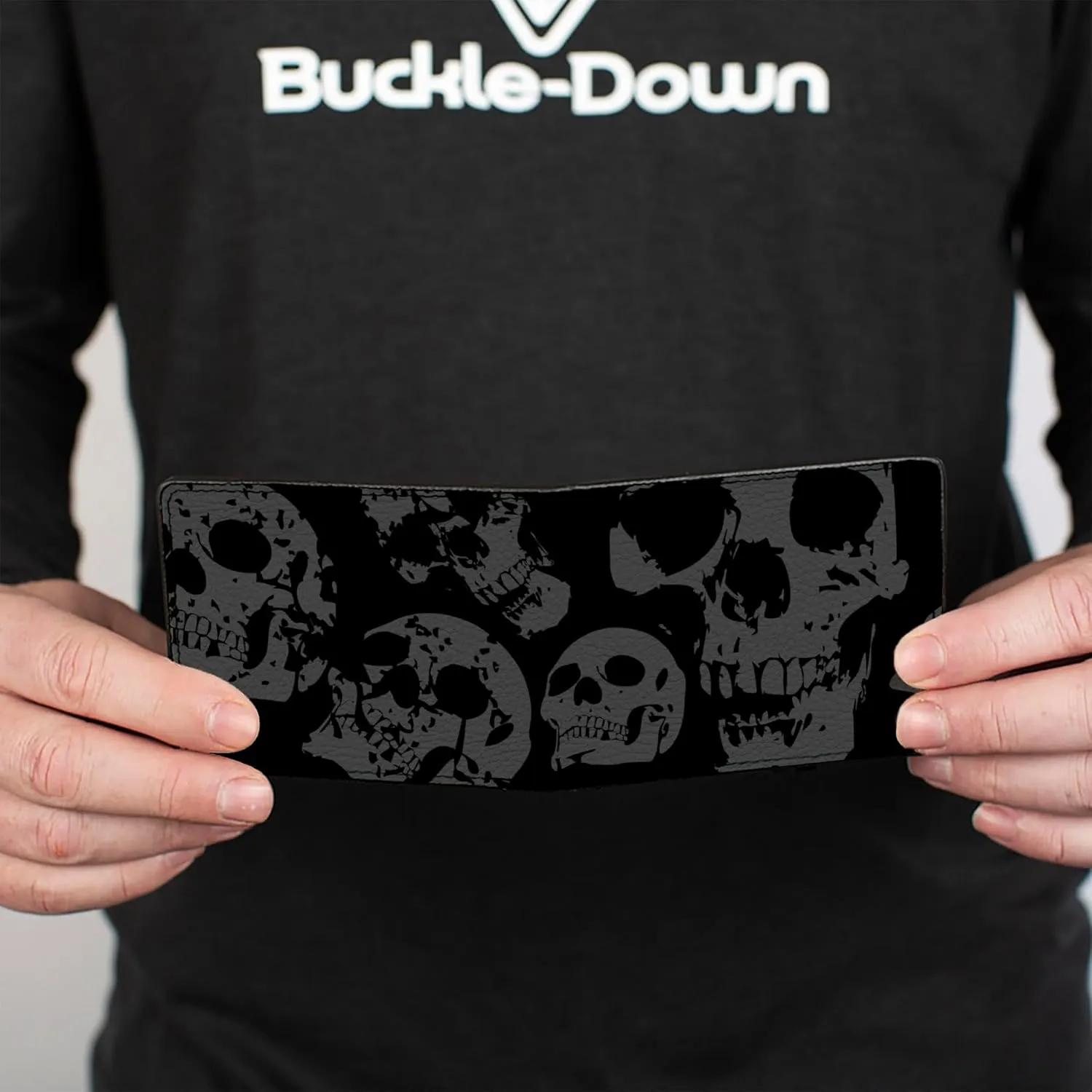 Buckle-Down Men's PU Bifold Wallet, Mutlicolor Black Skull, 4.0" x 3.5"