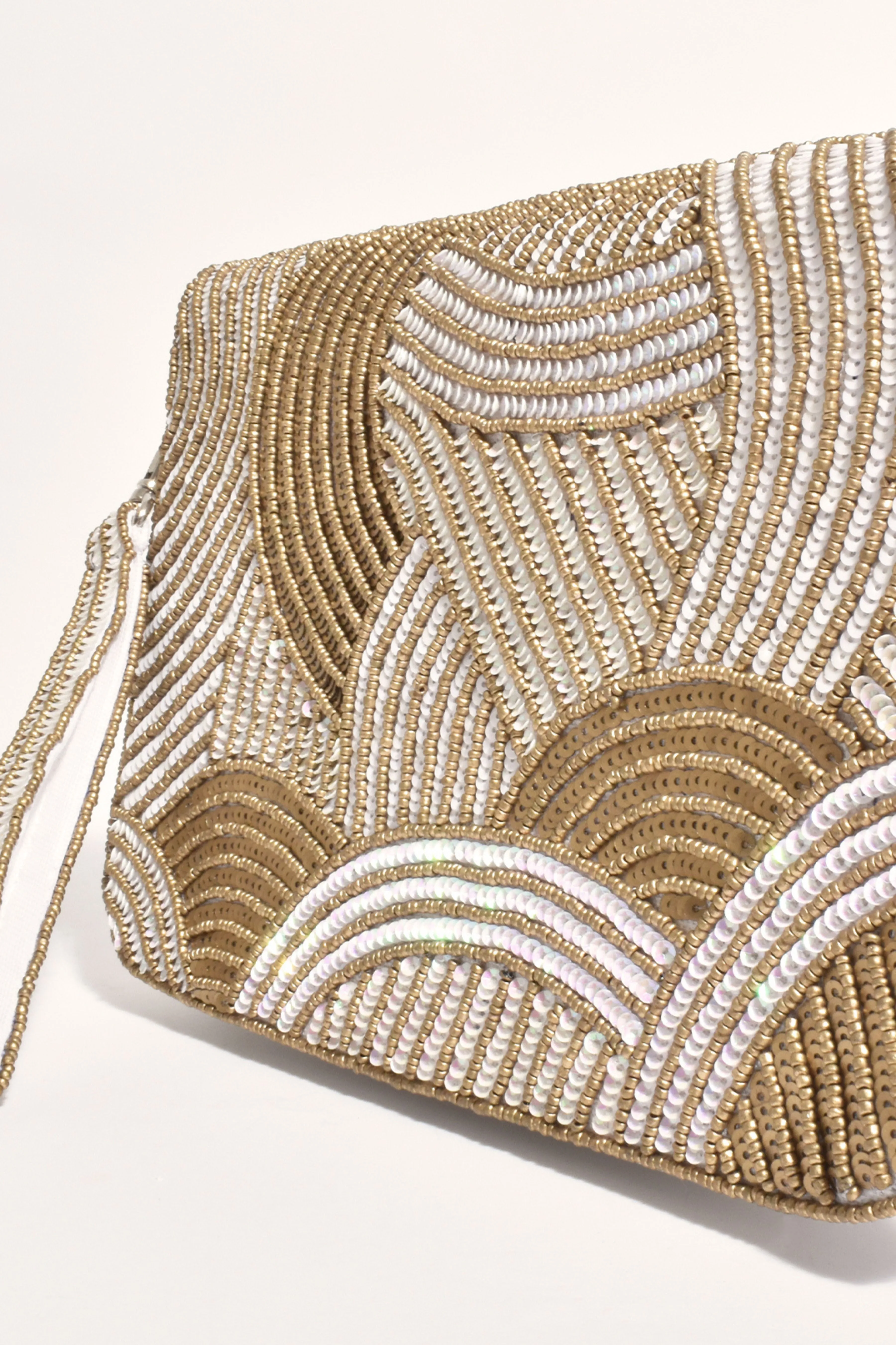 Curve Pattern Bead Sequin Clutch - White Gold