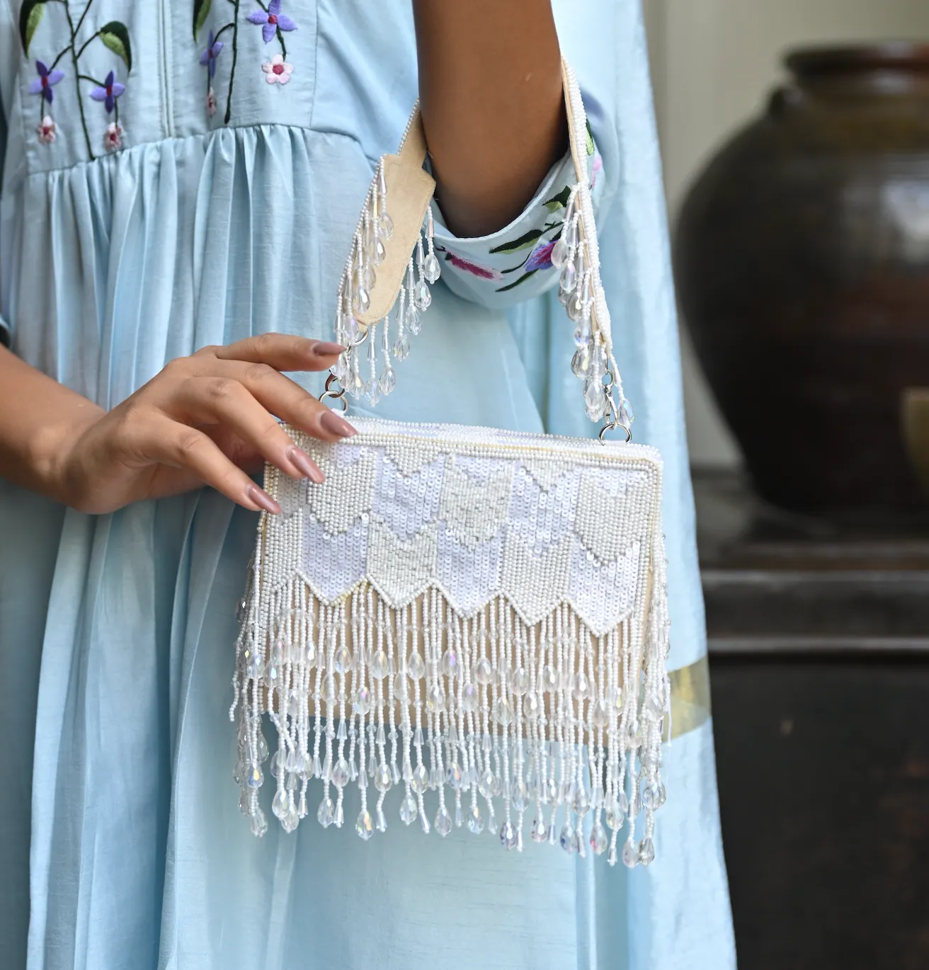 Dishi Clutch – Ivory White