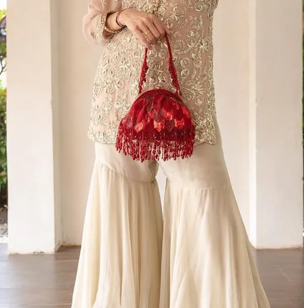 Hrutvy Clutch – Ruby Red