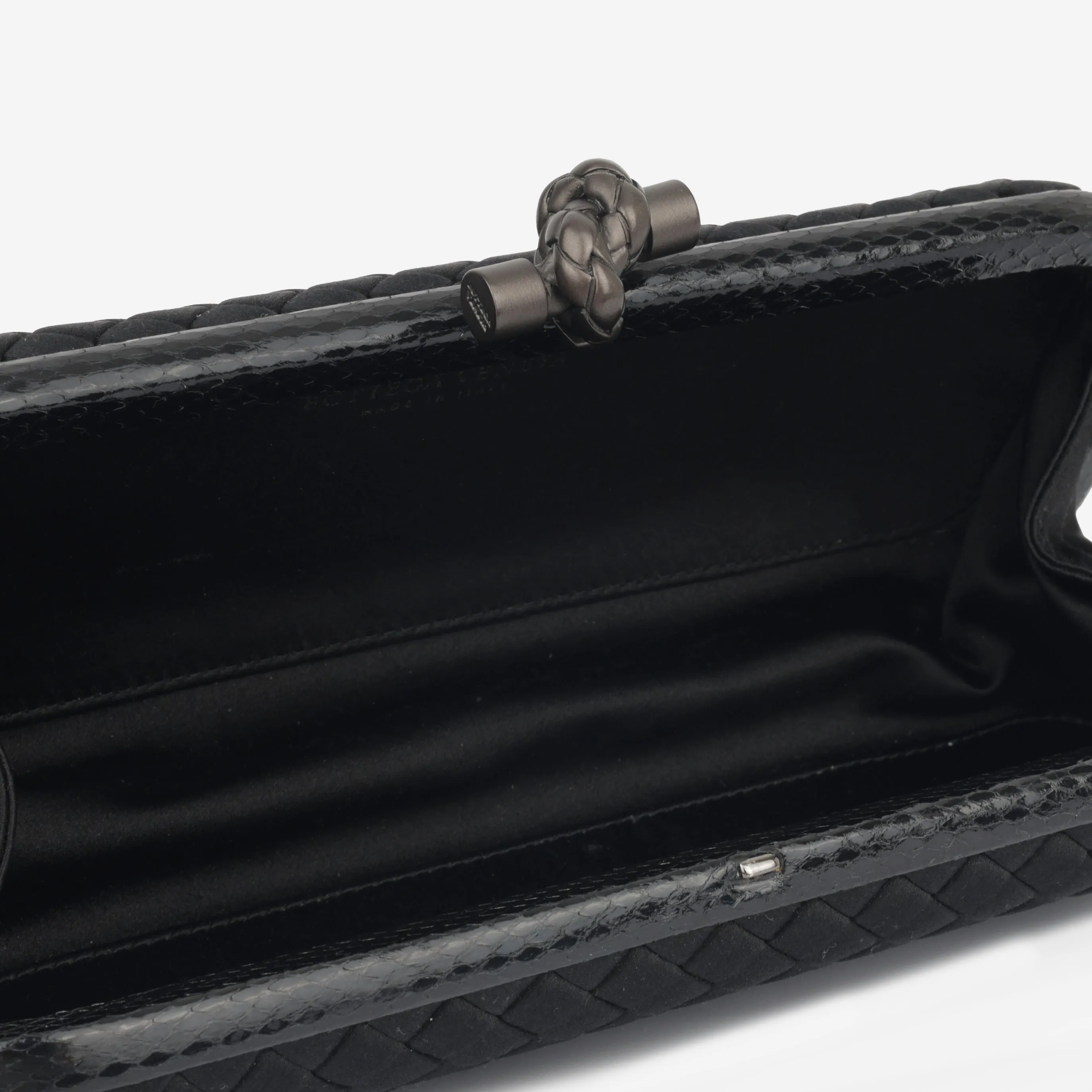 Long Knot Clutch
