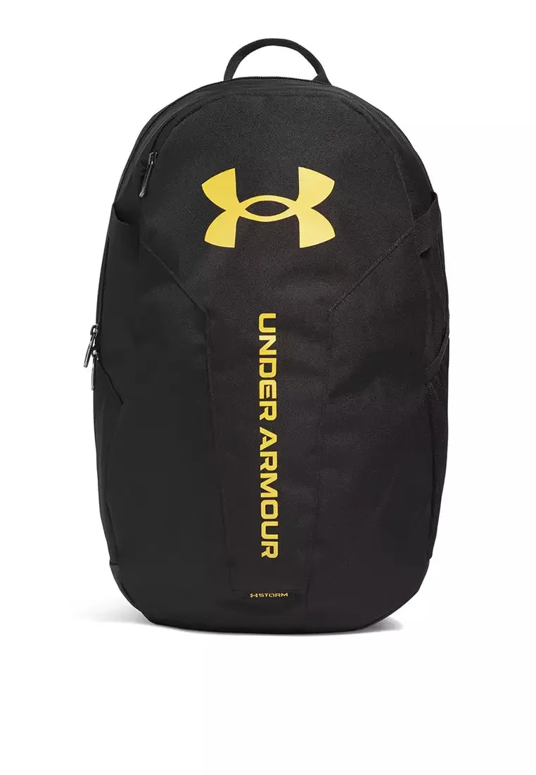 .UNDER ARMOUR HUSTLE LITE BACKPACK BLACK/NOBLE GOLD (YELLOW) 24 LITRES - (1364180 005) - C25